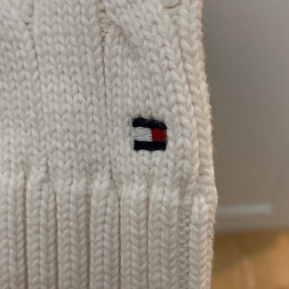 Tommy Hilfiger Sweater Bundle - Picture 8 of 8